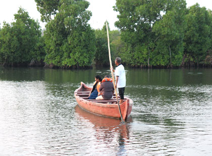 gallery | canoe boat tour image 2 - thumbnail