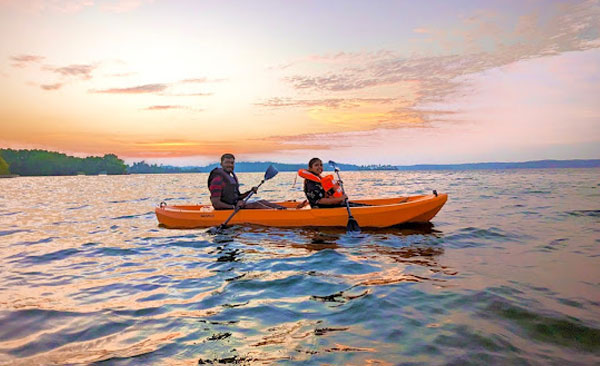 image of kayaking in munroe island / munroethuruth | the one of the best water sport activity